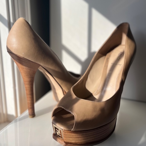 Fendi Fendista pump in beige - Picture 4 of 7